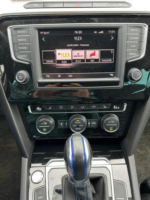 VOLKSWAGEN Passat 2016