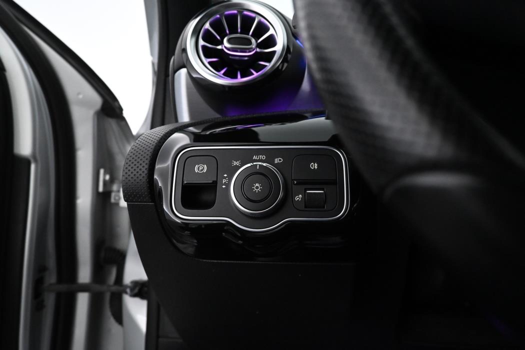 MERCEDES-BENZ A 2019