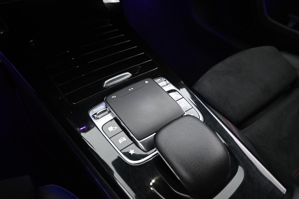 MERCEDES-BENZ A 2019