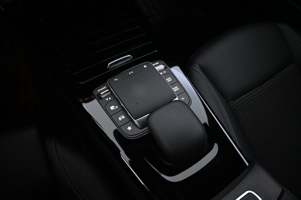 MERCEDES-BENZ CLA 2023