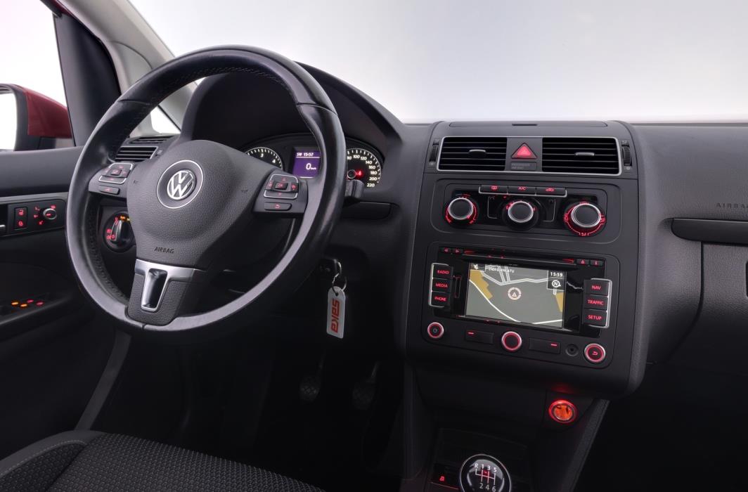 VOLKSWAGEN Touran 2013