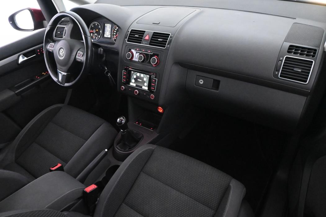 VOLKSWAGEN Touran 2013