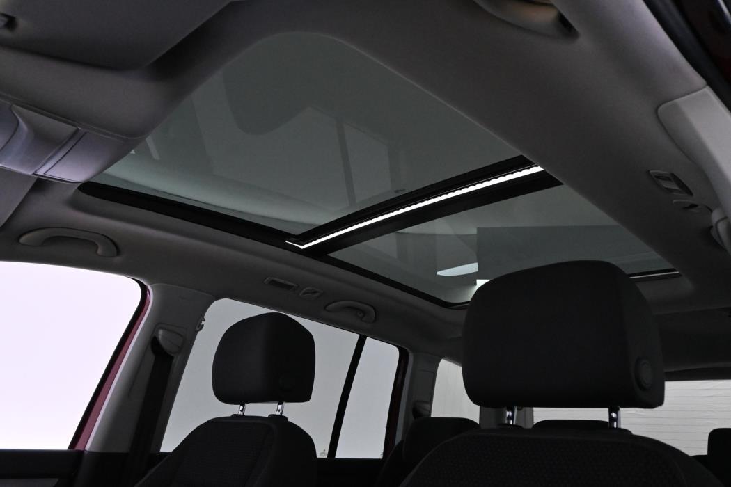 VOLKSWAGEN Touran 2013