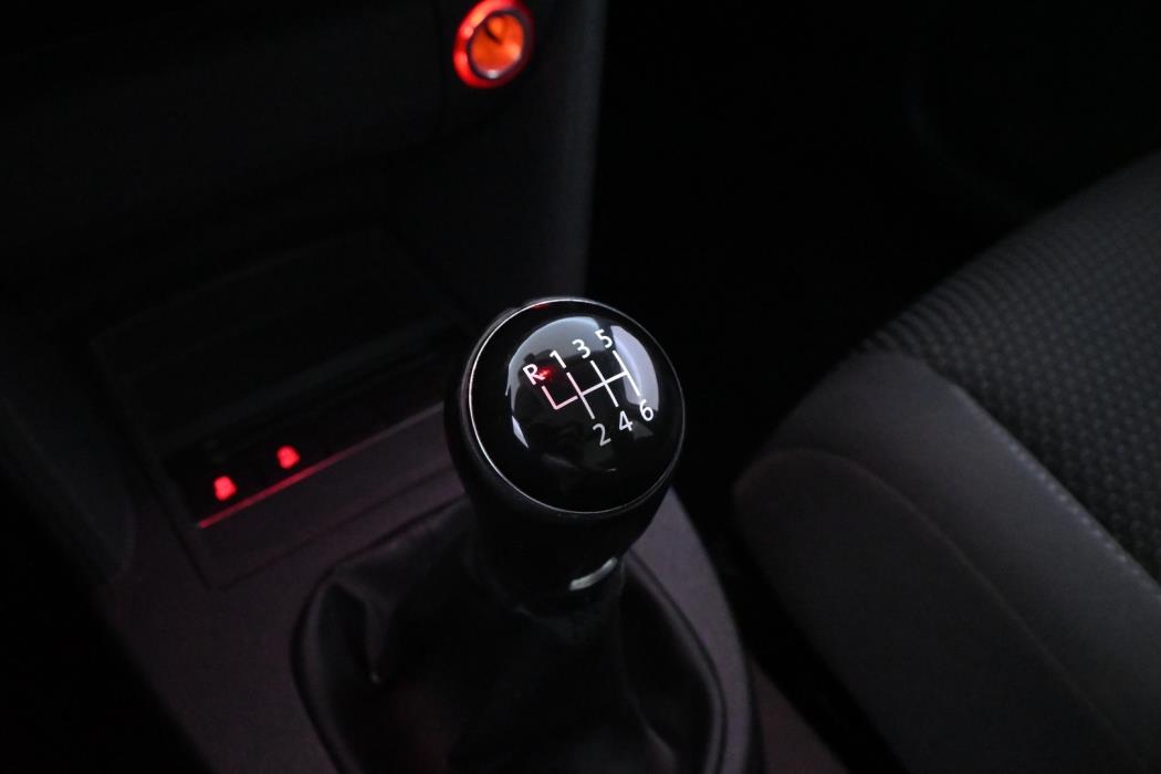 VOLKSWAGEN Touran 2013