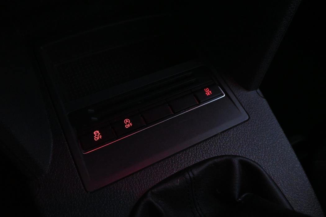 VOLKSWAGEN Touran 2013