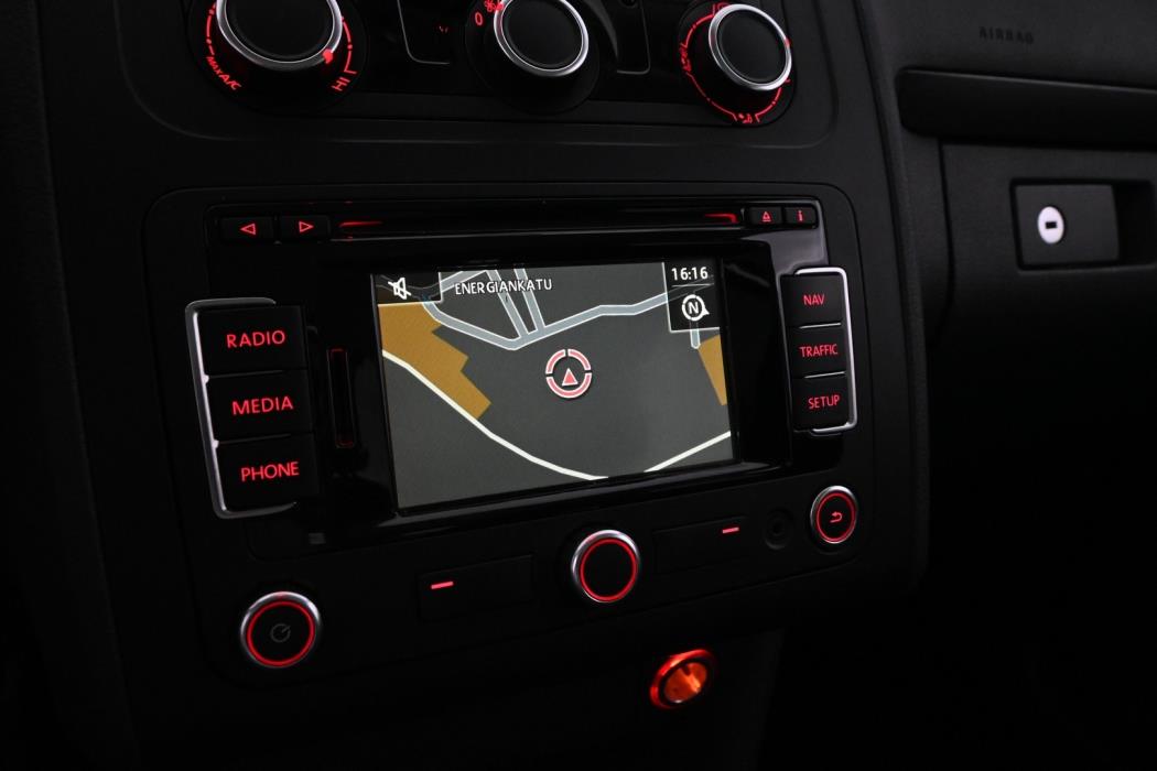 VOLKSWAGEN Touran 2013