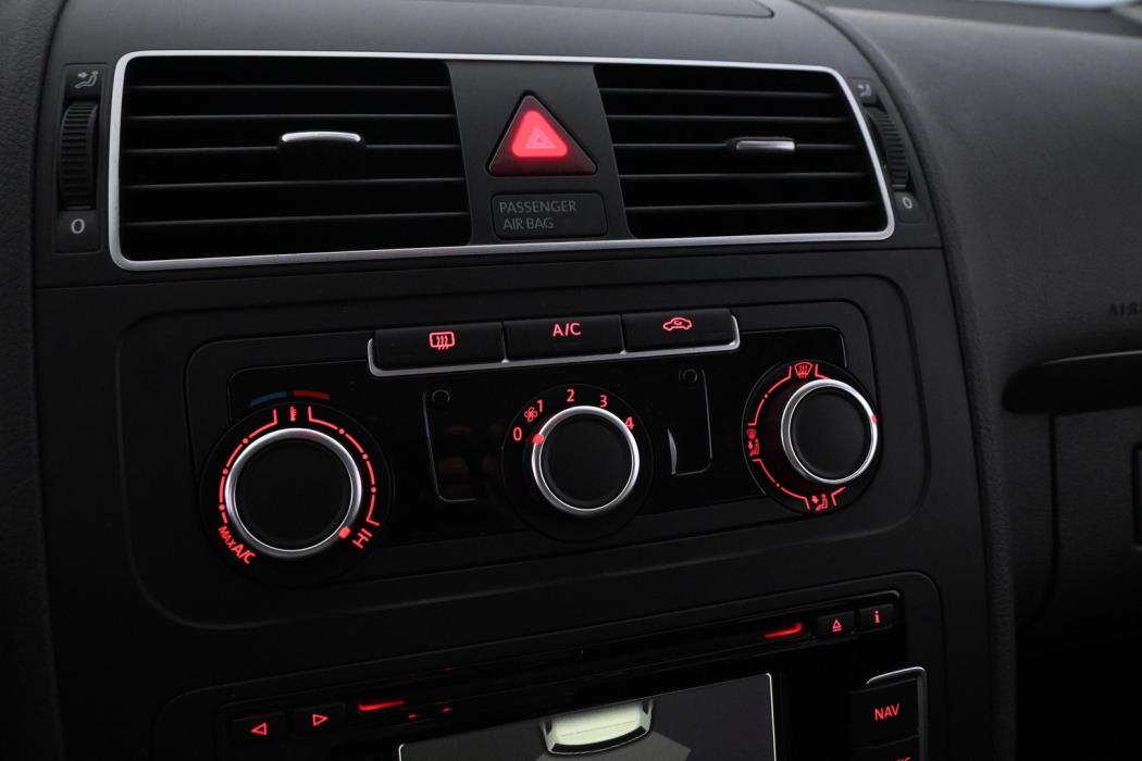 VOLKSWAGEN Touran 2013