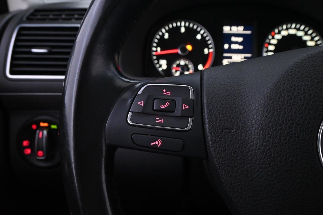 VOLKSWAGEN Touran 2013