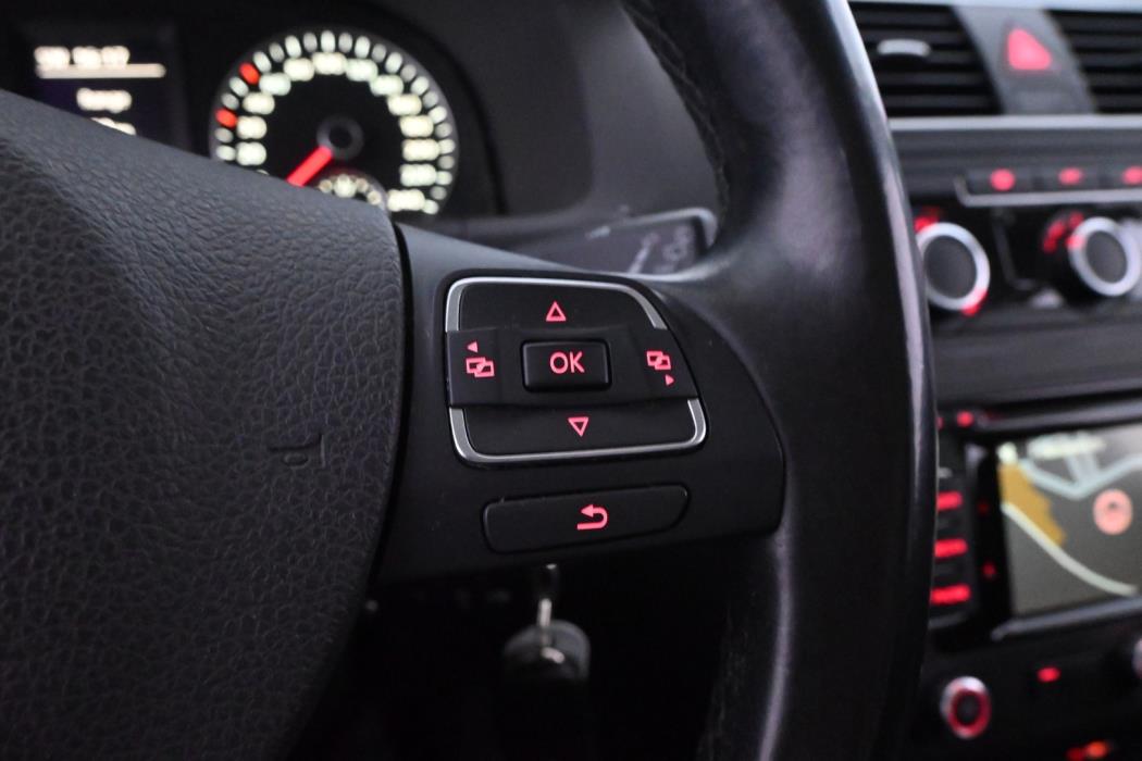 VOLKSWAGEN Touran 2013