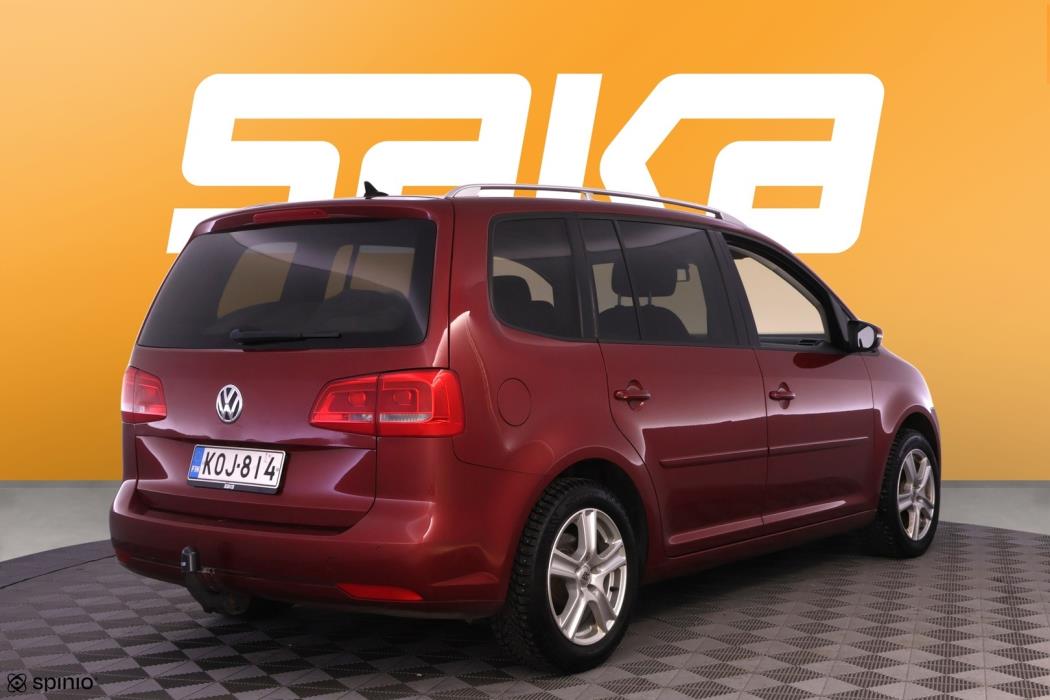 VOLKSWAGEN Touran 2013