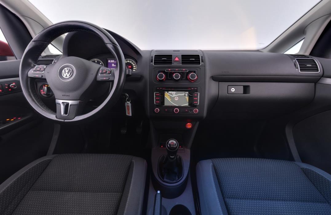 VOLKSWAGEN Touran 2013