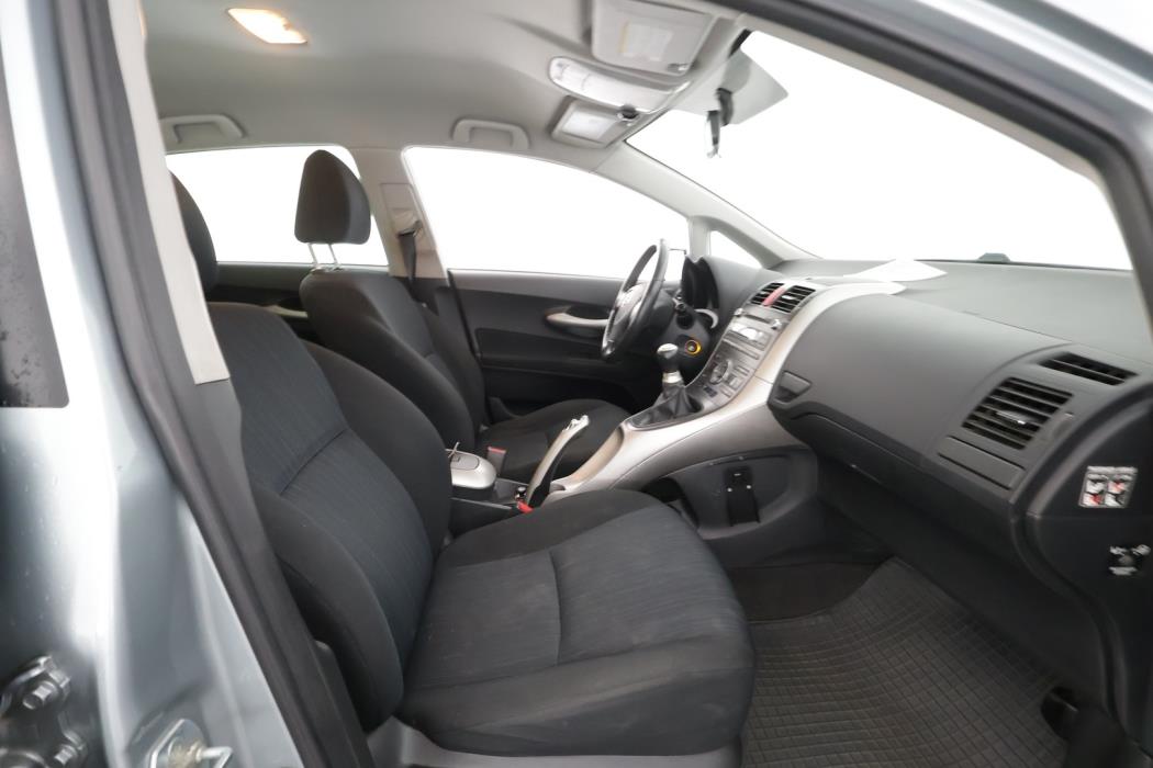 TOYOTA Auris 2009