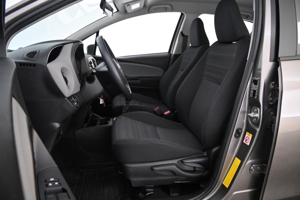 TOYOTA Yaris 2017