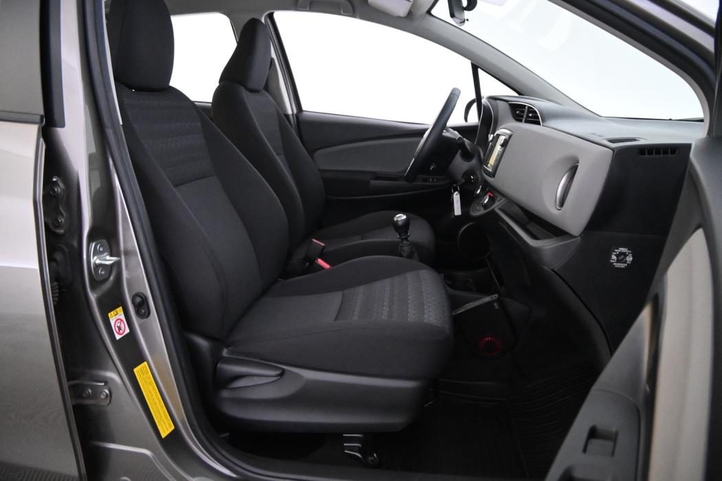 TOYOTA Yaris 2017