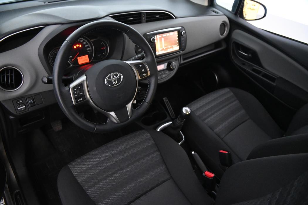 TOYOTA Yaris 2017