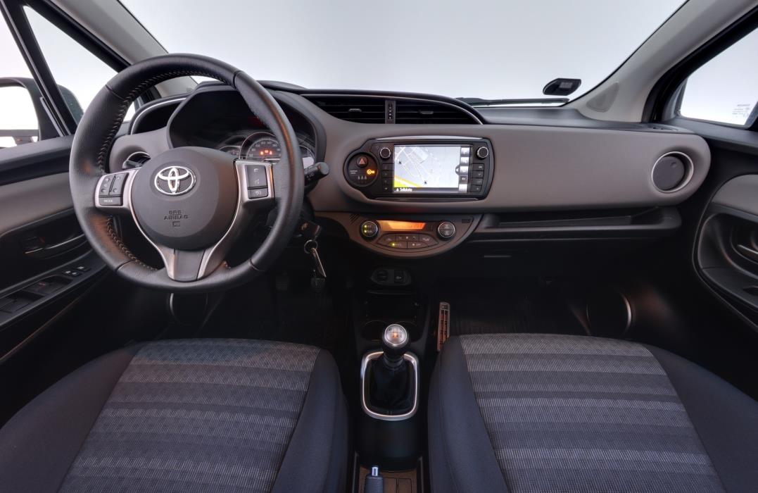 TOYOTA Yaris 2017