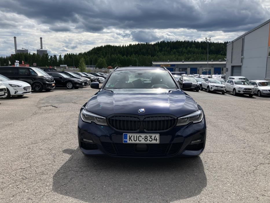 BMW 330 2021