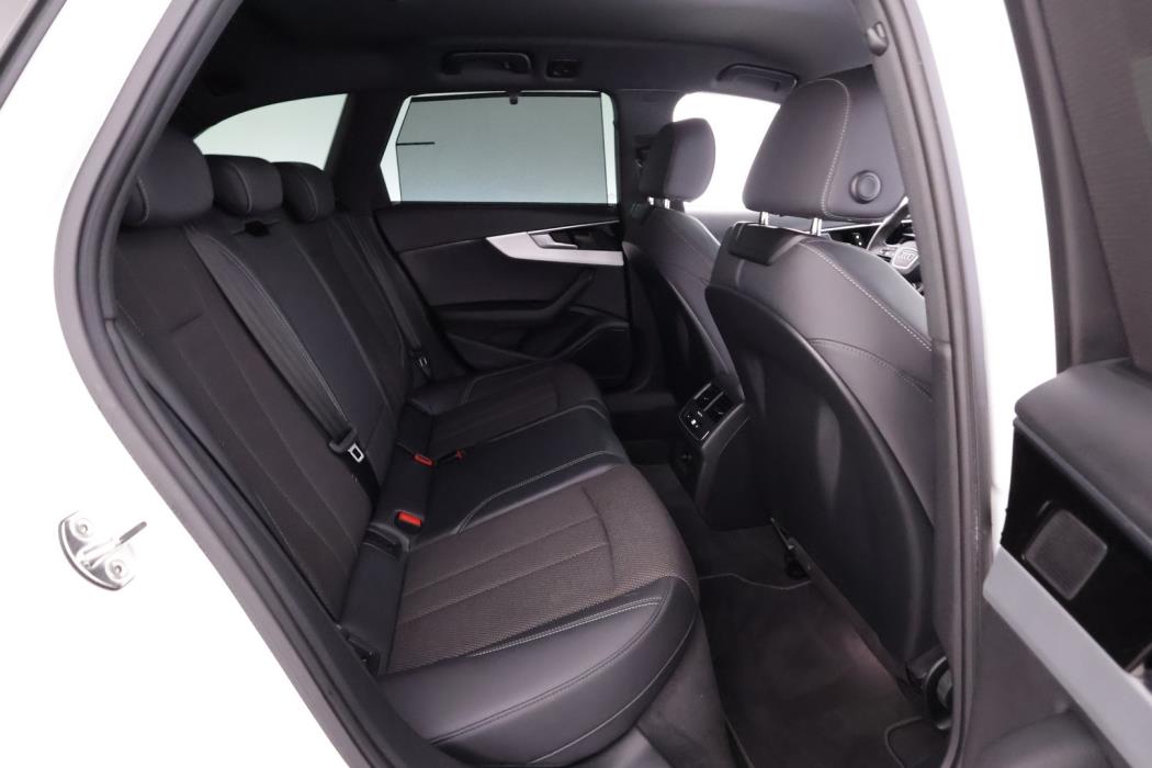 AUDI A4 2021
