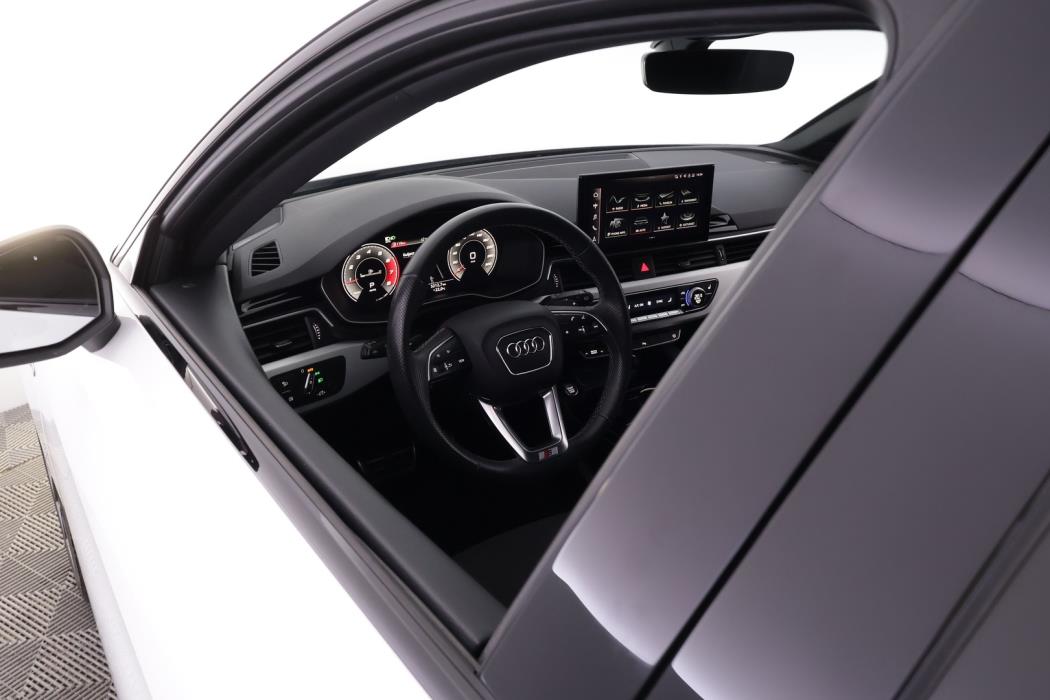 AUDI A4 2021