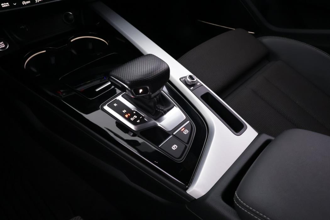 AUDI A4 2021