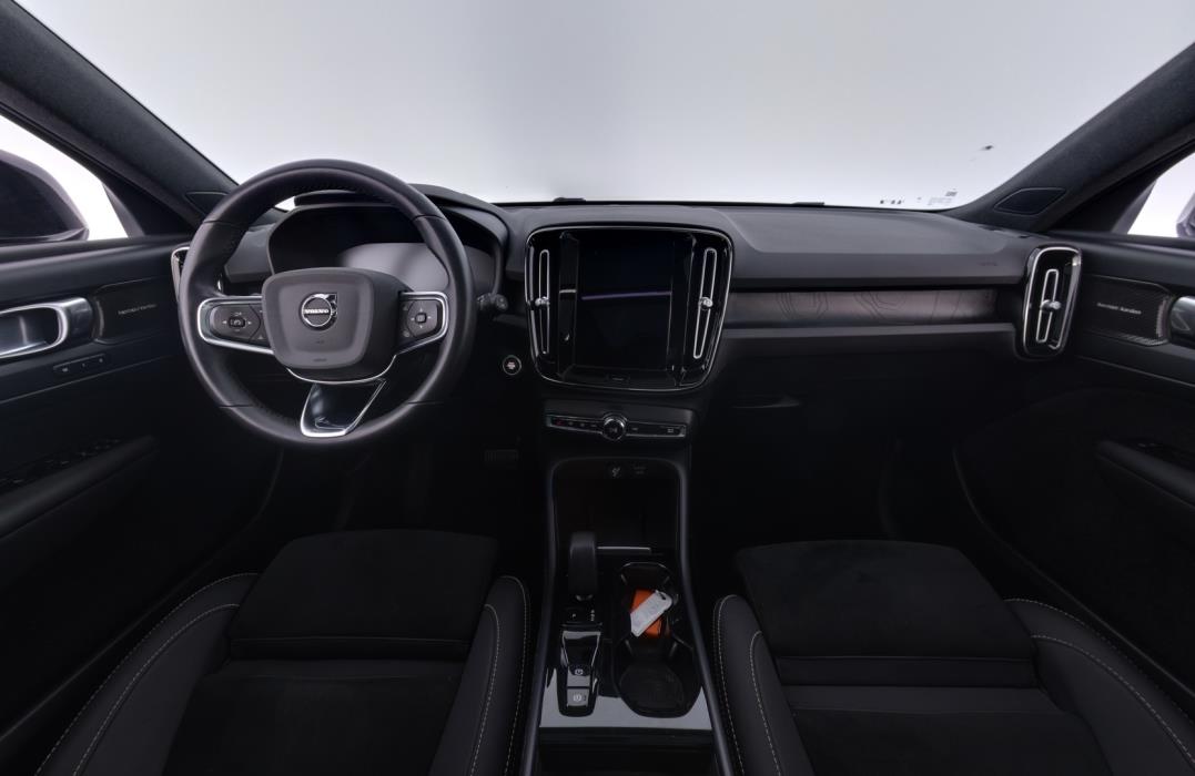 VOLVO XC40 2023