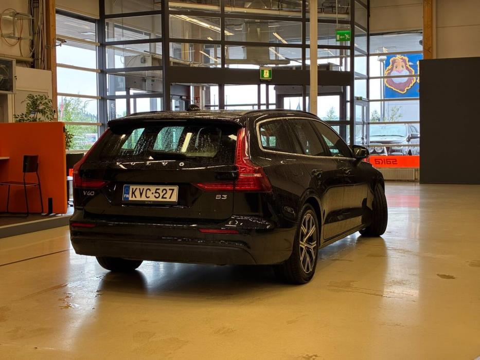 VOLVO V60 2023