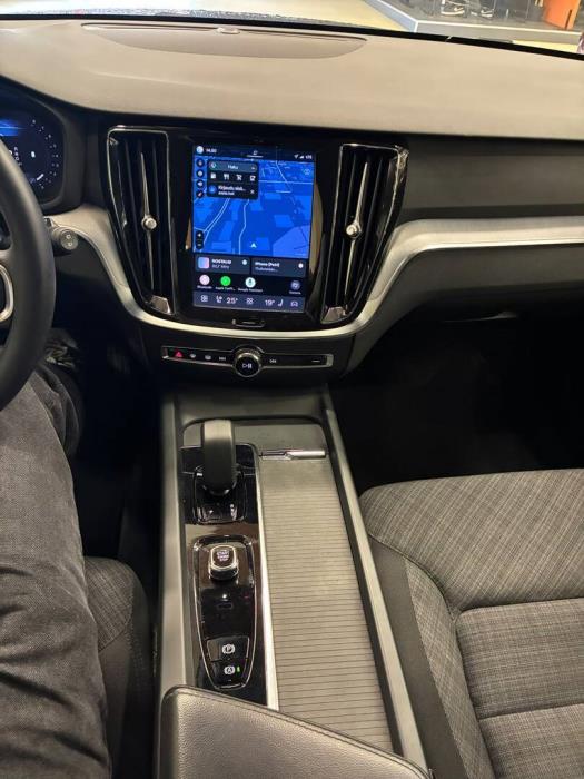 VOLVO V60 2023