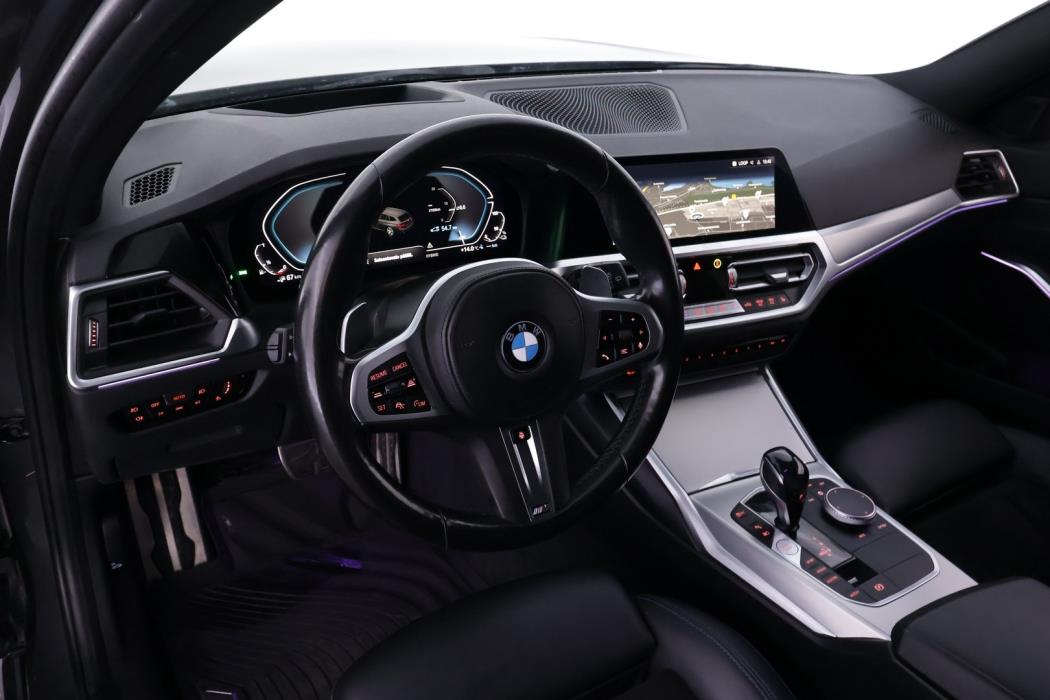 BMW 330 2021