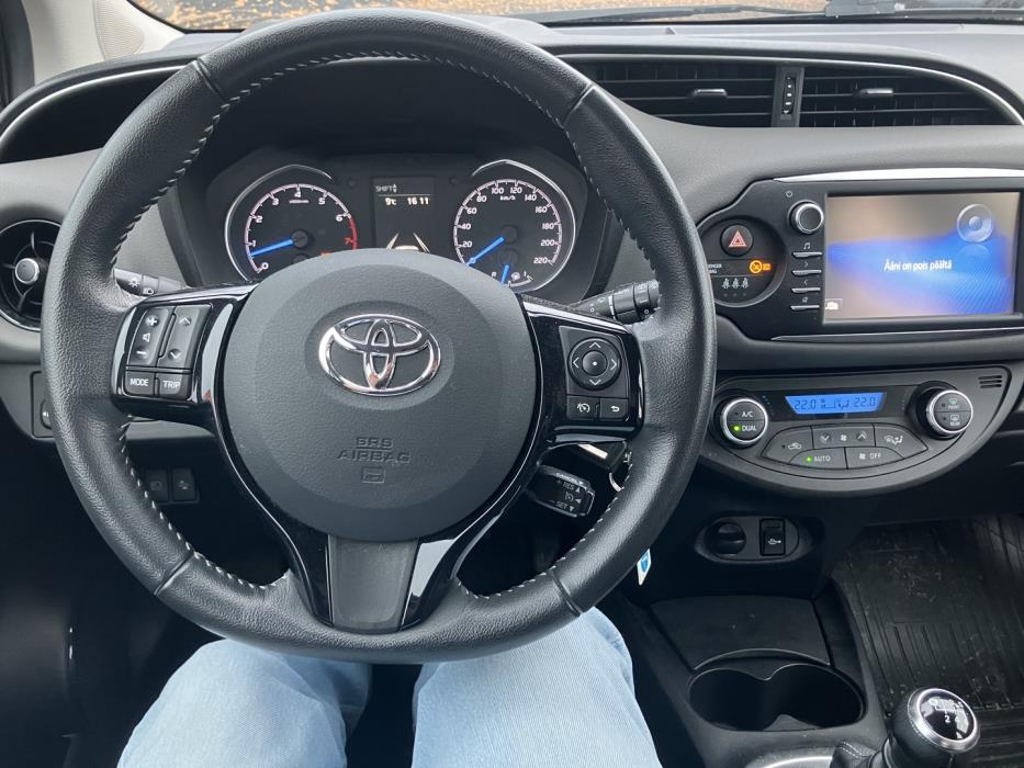 TOYOTA Yaris 2018