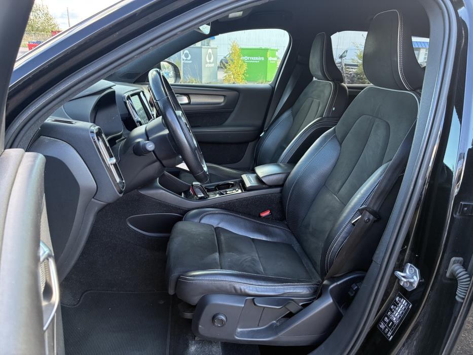 VOLVO XC40 2019