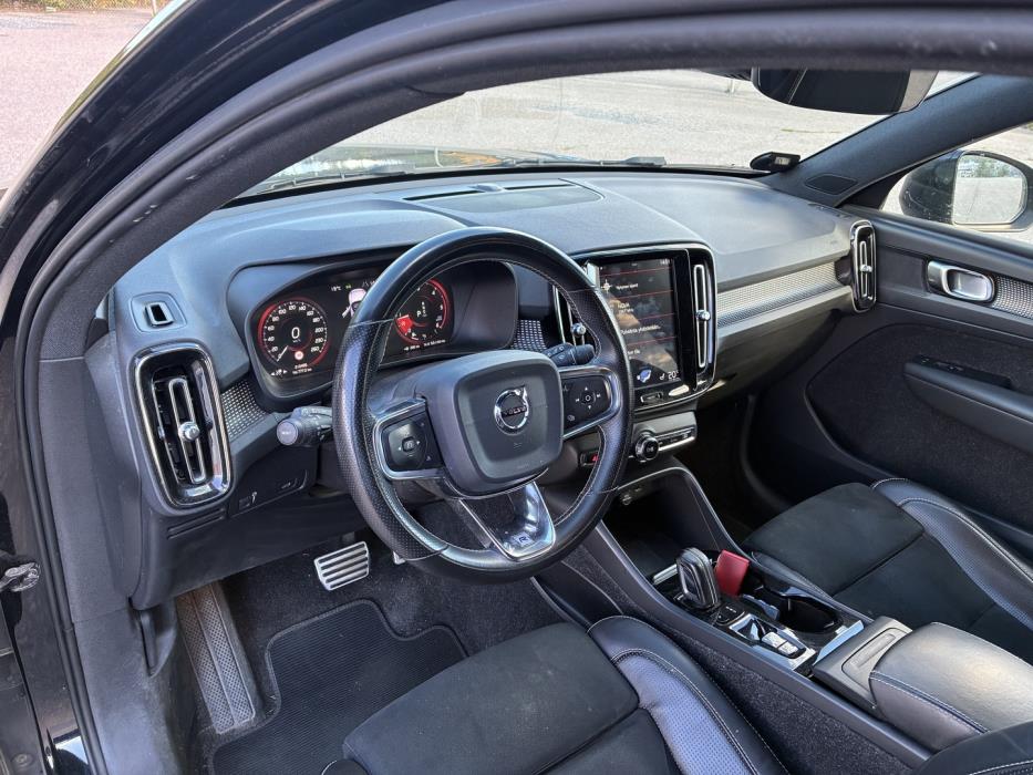 VOLVO XC40 2019