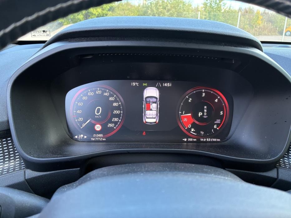 VOLVO XC40 2019