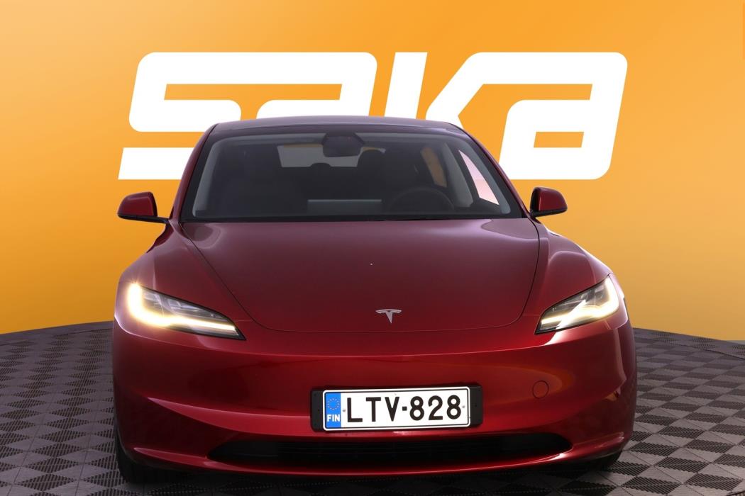 TESLA Model 3 2024