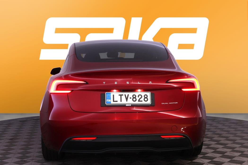 TESLA Model 3 2024