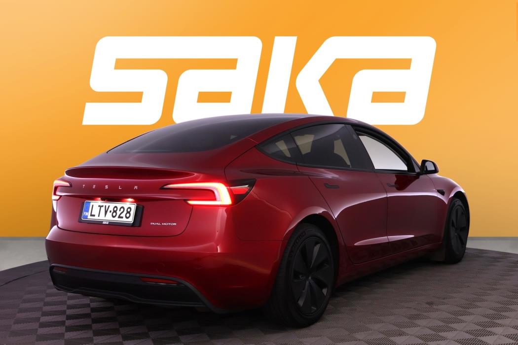 TESLA Model 3 2024