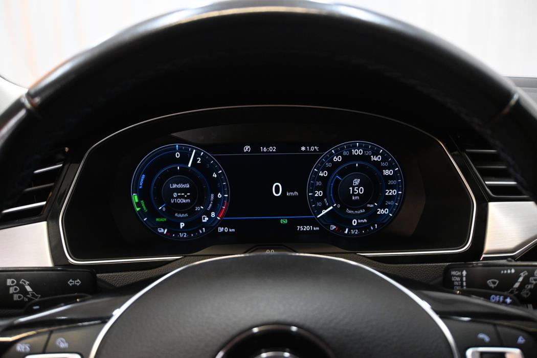 VOLKSWAGEN Passat 2018