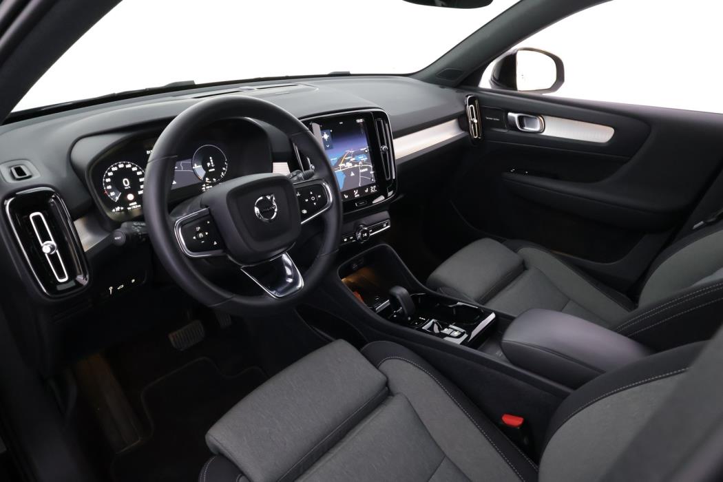 VOLVO XC40 2023