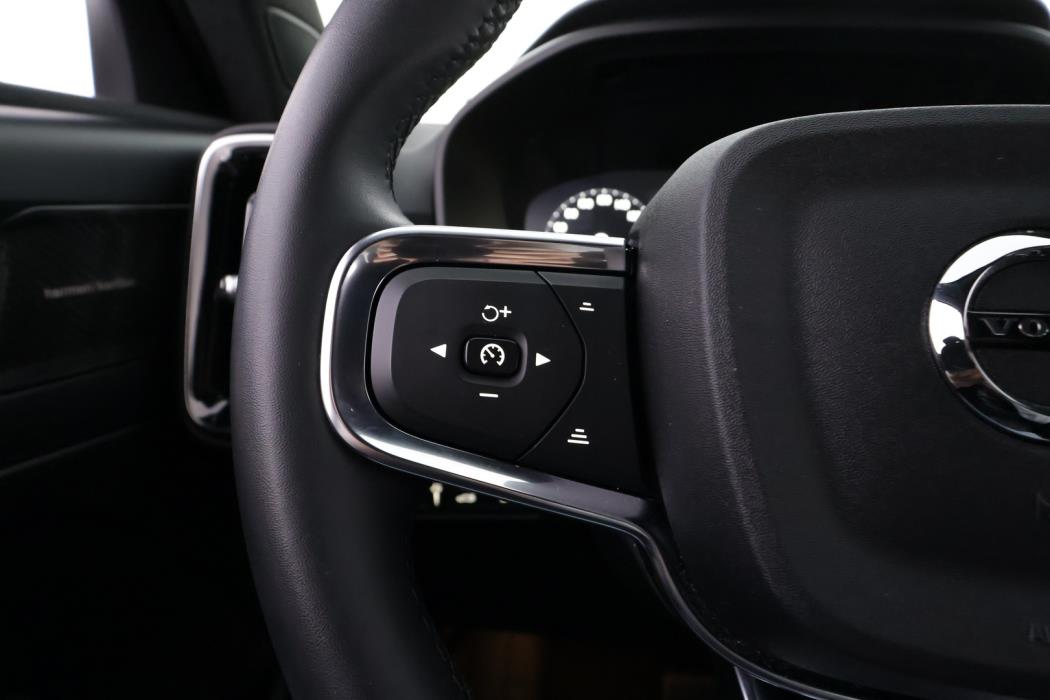 VOLVO XC40 2023