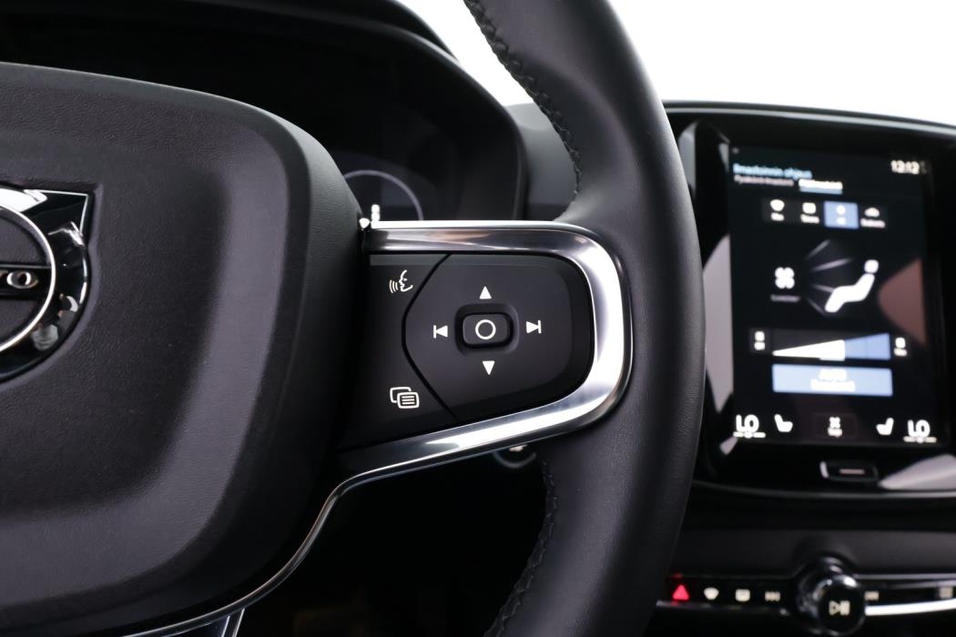 VOLVO XC40 2023