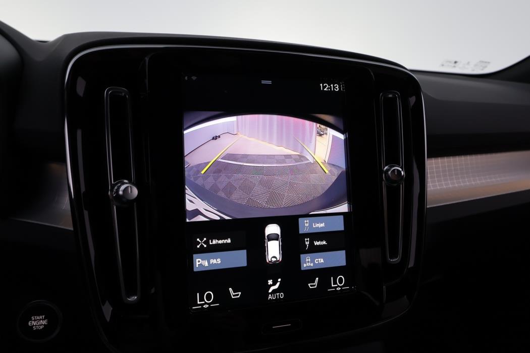 VOLVO XC40 2023