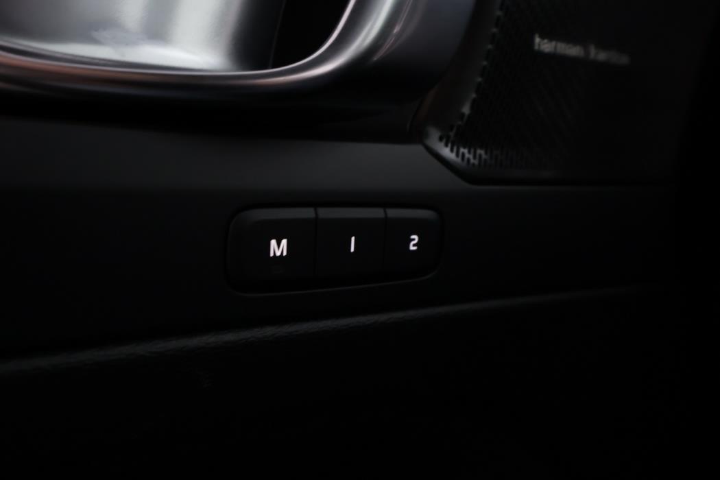 VOLVO XC40 2023