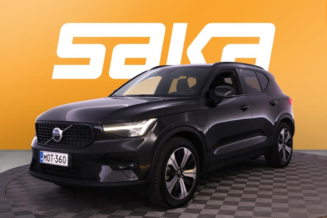 VOLVO XC40 2023