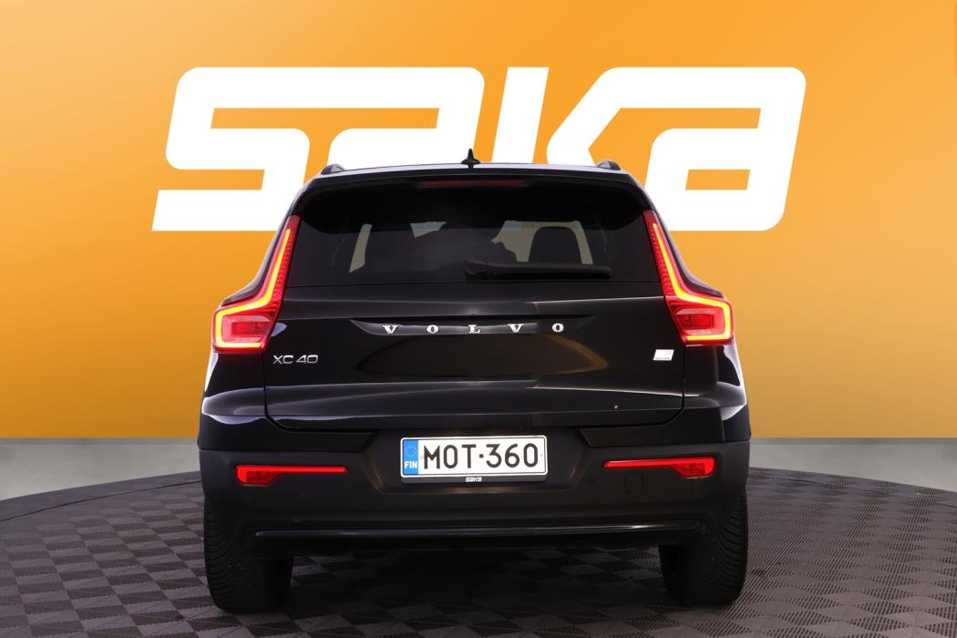 VOLVO XC40 2023