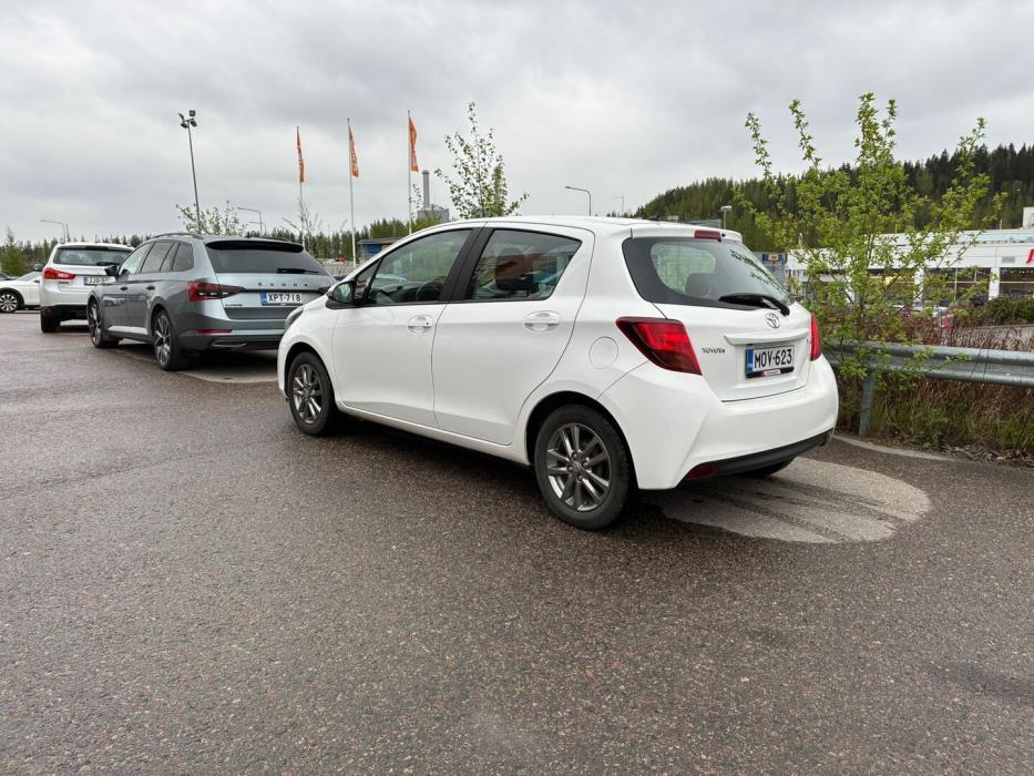 TOYOTA Yaris 2016