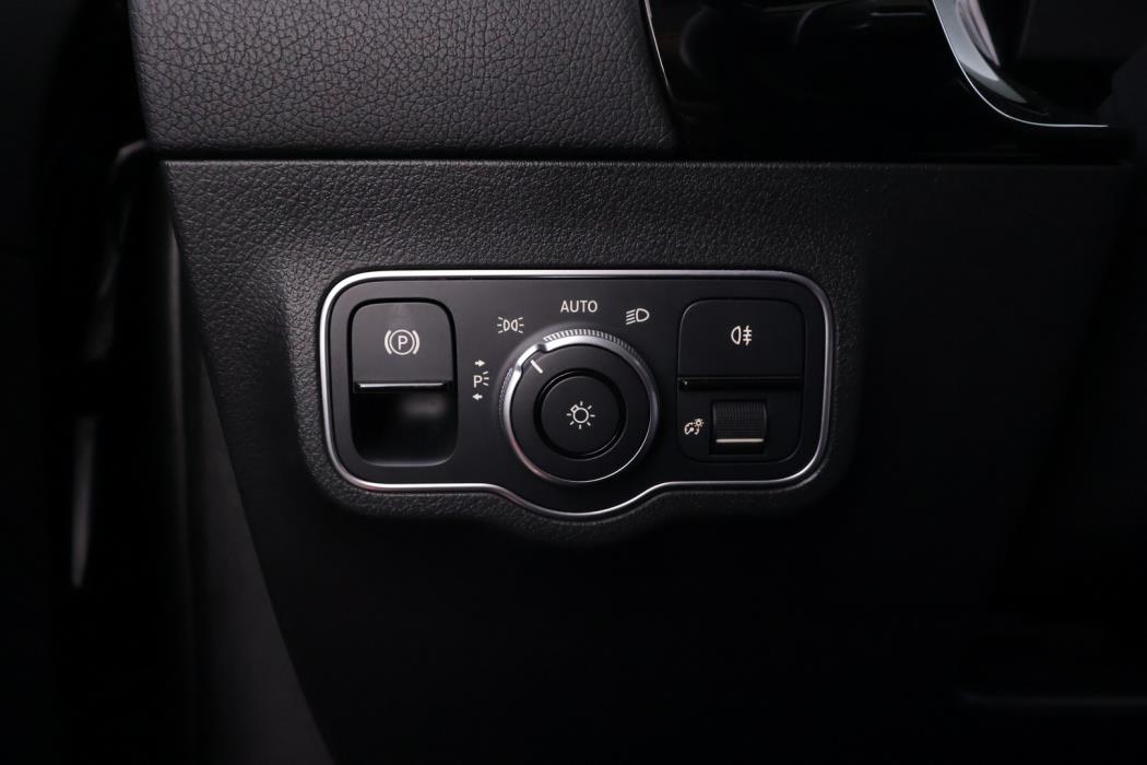 MERCEDES-BENZ B 2023