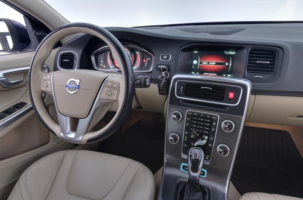 VOLVO V60 2016