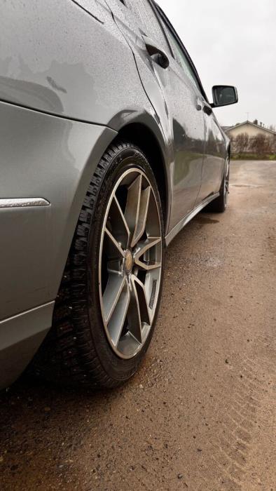 MERCEDES-BENZ E 2012