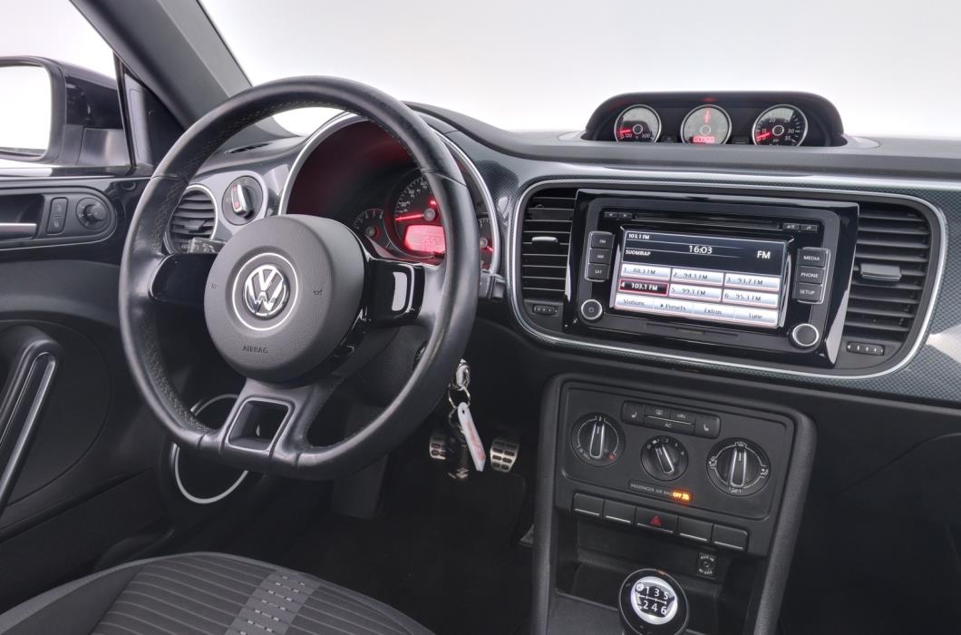 VOLKSWAGEN Beetle 2013