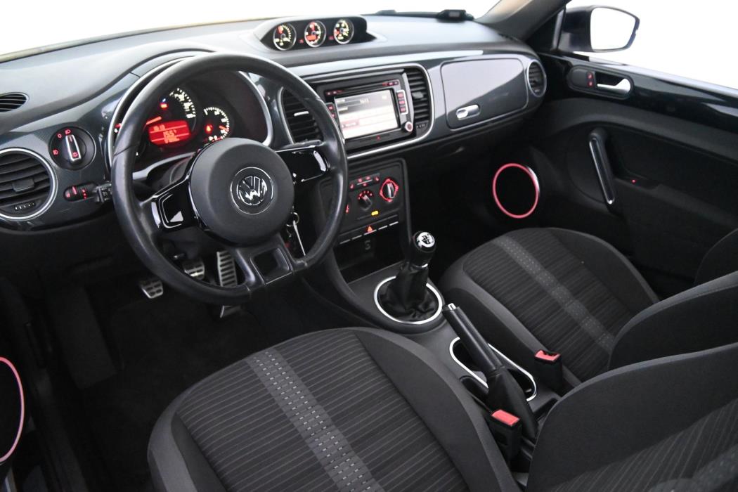 VOLKSWAGEN Beetle 2013