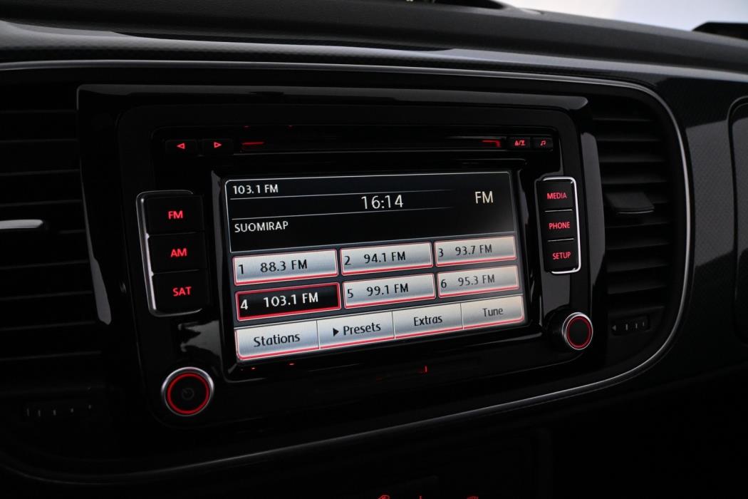 VOLKSWAGEN Beetle 2013